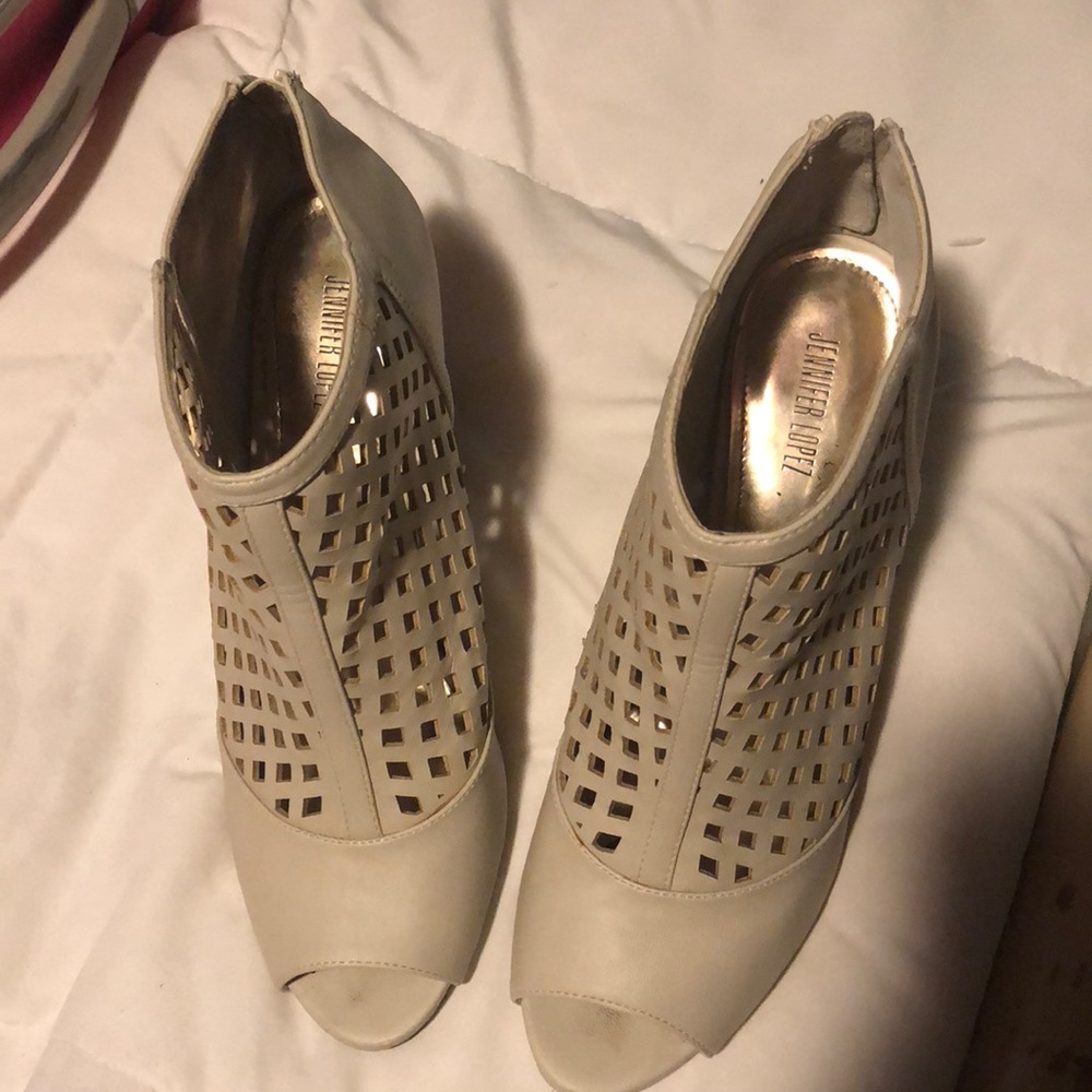 Jennifer Lopez Creme Heels